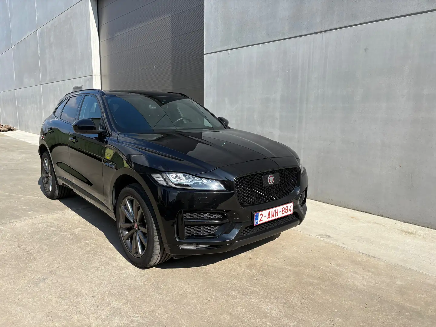 Jaguar F-Pace F-Pace 2.0D AWD R-Sport. Lichte Vracht Noir - 1