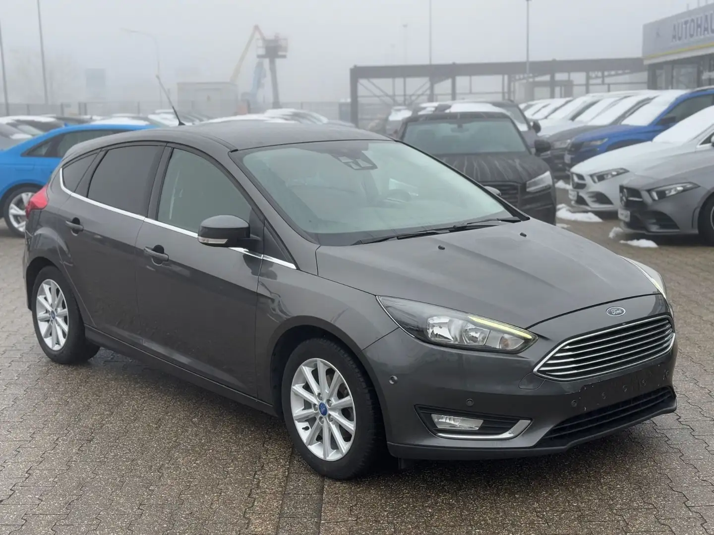 Ford Focus 1.5 TDCI Lim. Titanium Euro6,Klimaaut,Navi Šedá - 2