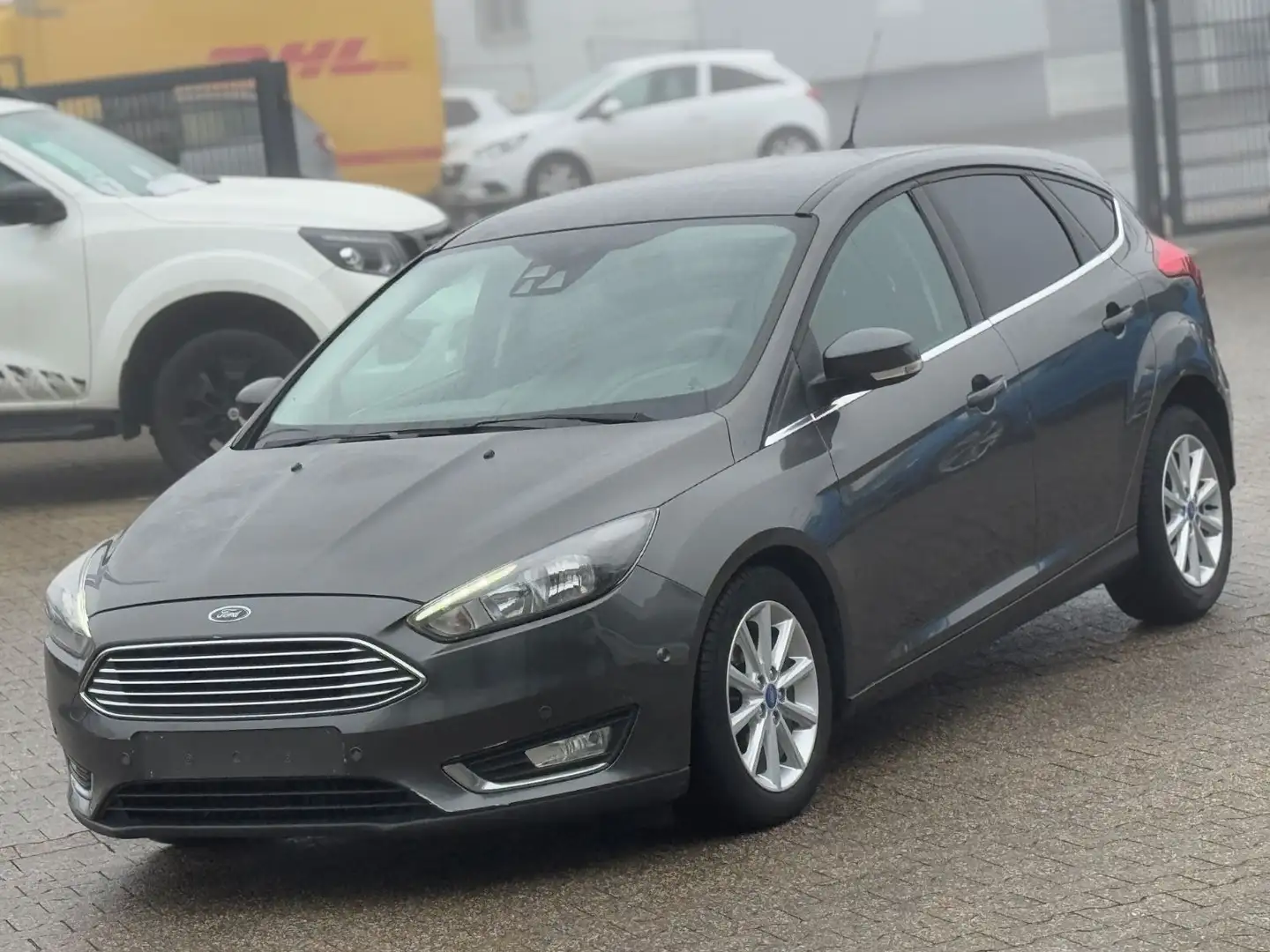 Ford Focus 1.5 TDCI Lim. Titanium Euro6,Klimaaut,Navi Šedá - 1