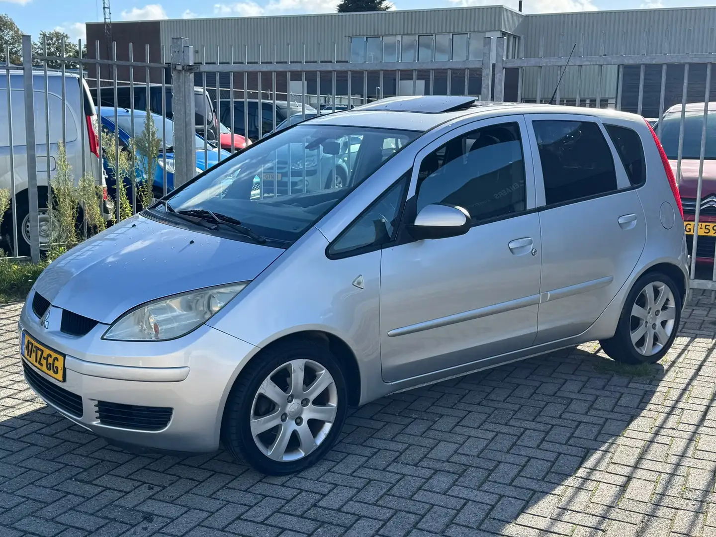 Mitsubishi Colt 1.5 d'Azur 5 deurs 109PK NL AUTO NAP! Airco l Elek Grijs - 1