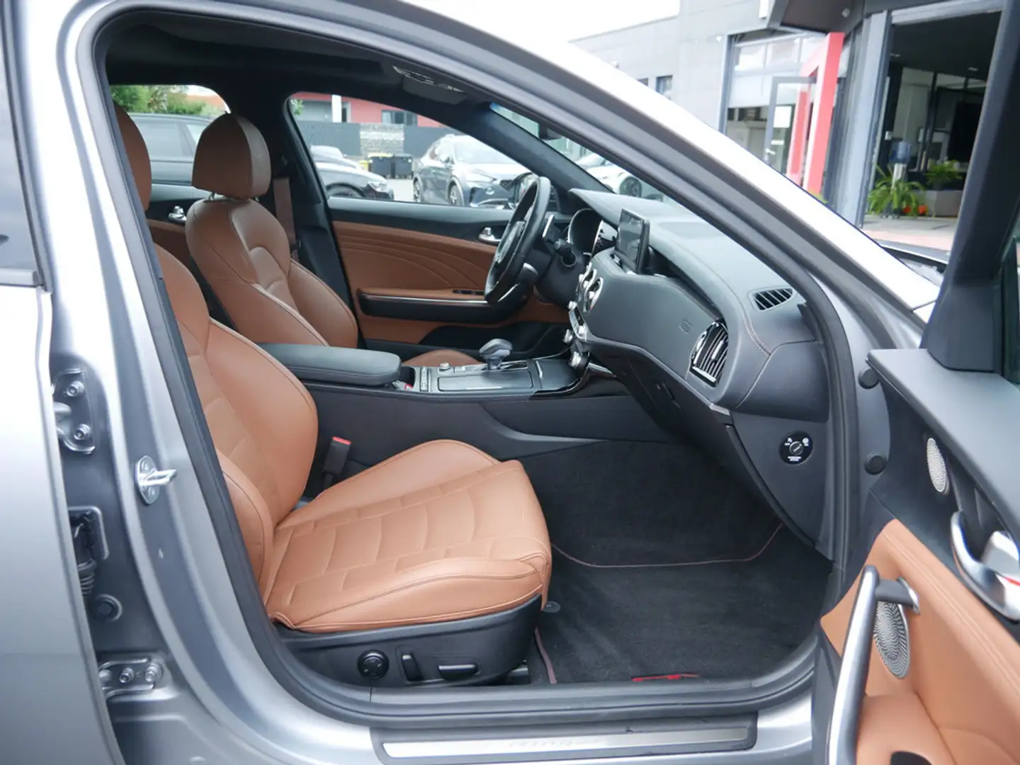 Kia Stinger 3.3 V6 T-GDI GT 4WD SITZBELÜFTUNG LED Grijs - 2