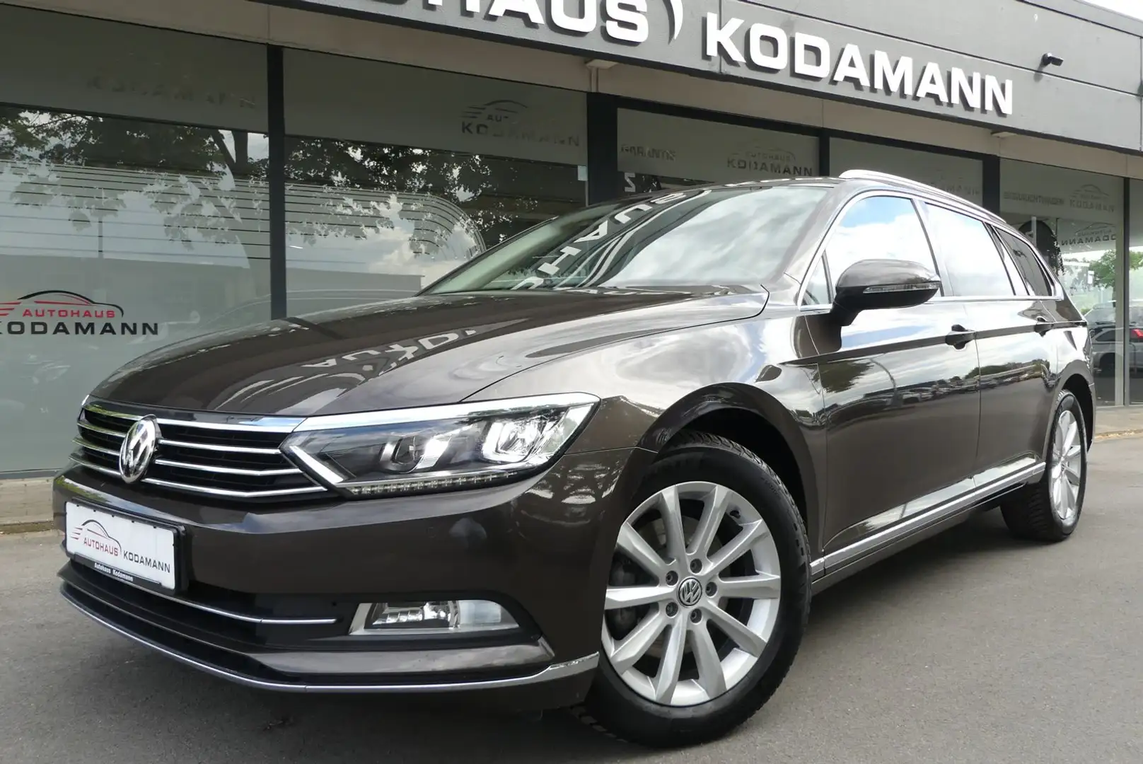 Volkswagen Passat Variant Highline 2.0 TDI*ACC*Pano*LederAl Brown - 1