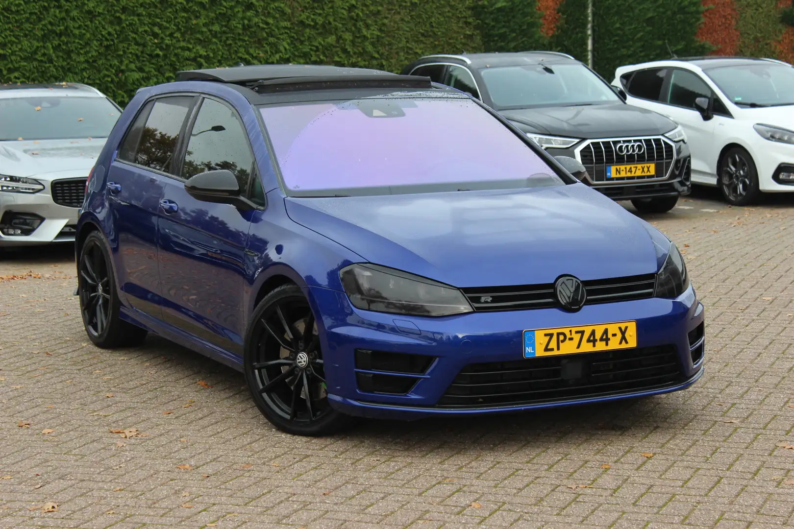 Volkswagen Golf 2.0 TSI R 4Motion / Panoramadak / Camera / Leder / Blauw - 1