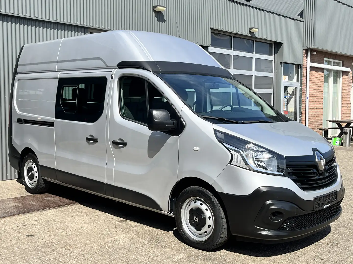 Renault Trafic 1.6 dCi T29 L2H2 Airco Navigatie Telefoonvoorberei Zilver - 1