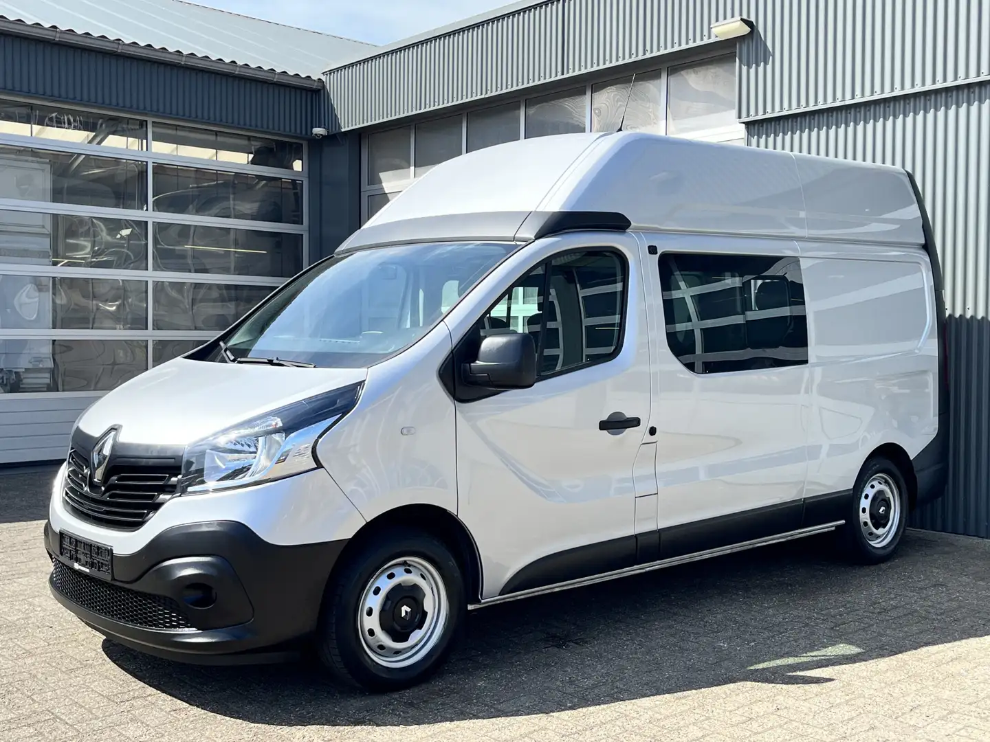 Renault Trafic 1.6 dCi T29 L2H2 Airco Navigatie Telefoonvoorberei Zilver - 2