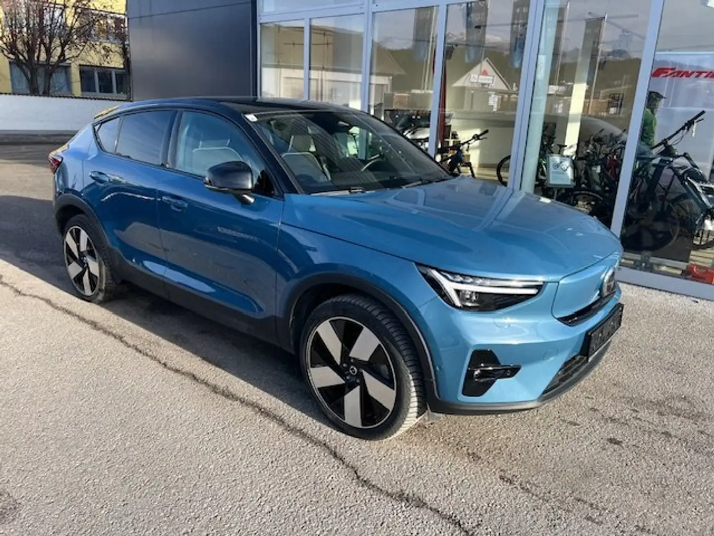 Volvo C40 Recharge Pure Electric AWD Blau - 1