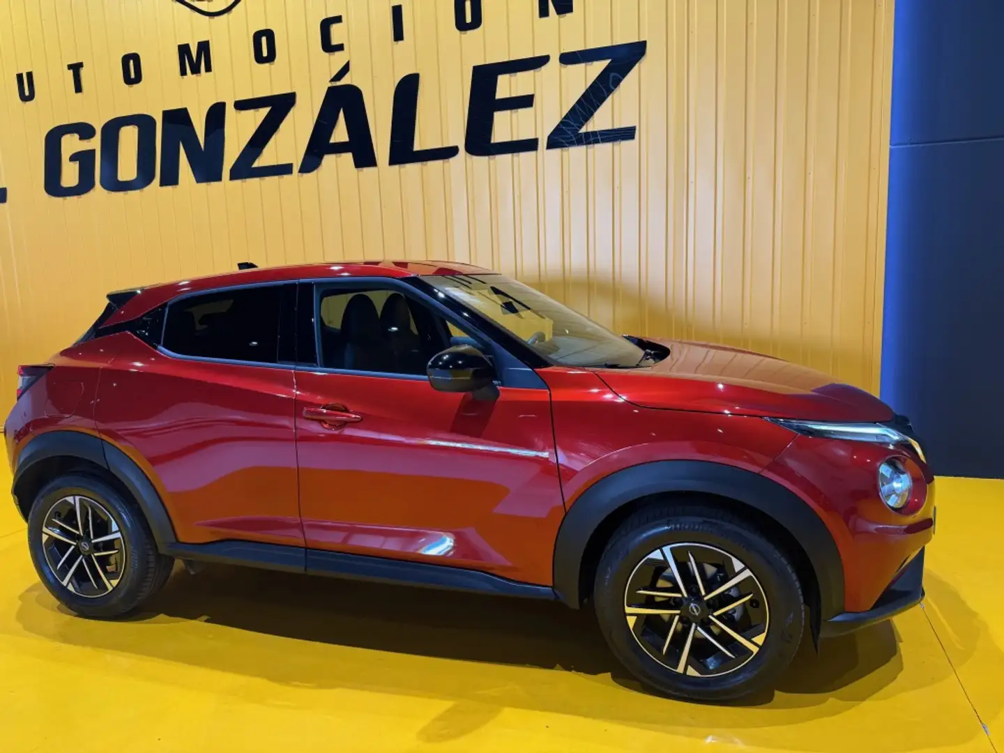 Nissan Juke 1.0 DIG-T N-Connecta 4x2 114 Rouge - 2