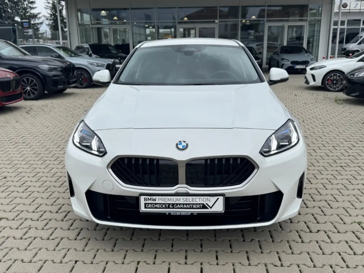 BMW 118 d F70 AHK SHZ adLED Klimaaut Sonnenschutz ParkAss Weiß - 2