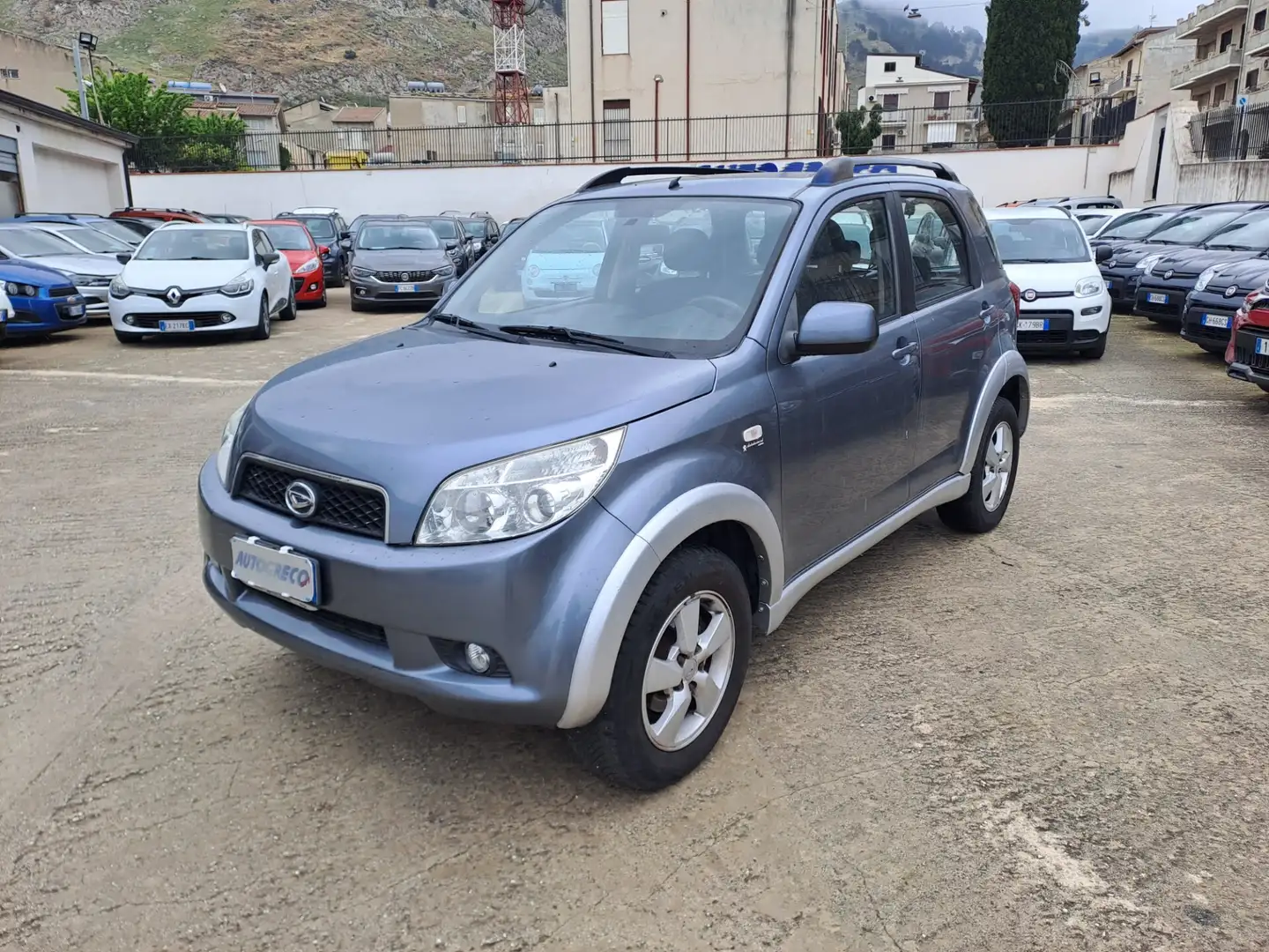 Daihatsu Terios 1.5 4WD SX O/F Gris - 1