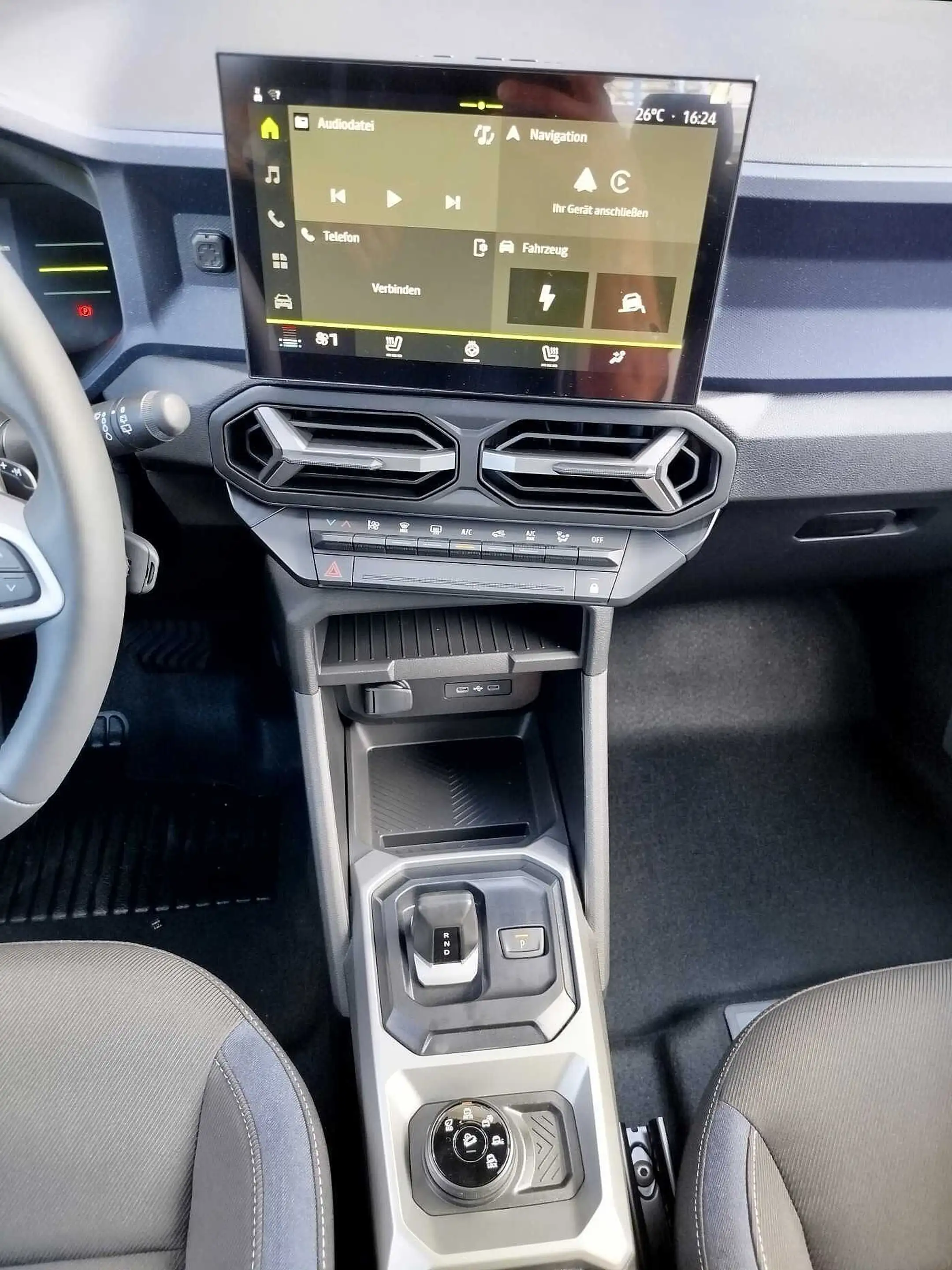 Dacia Duster Expression hybrid-G 150 4x4 *Winterpaket* — photo 13