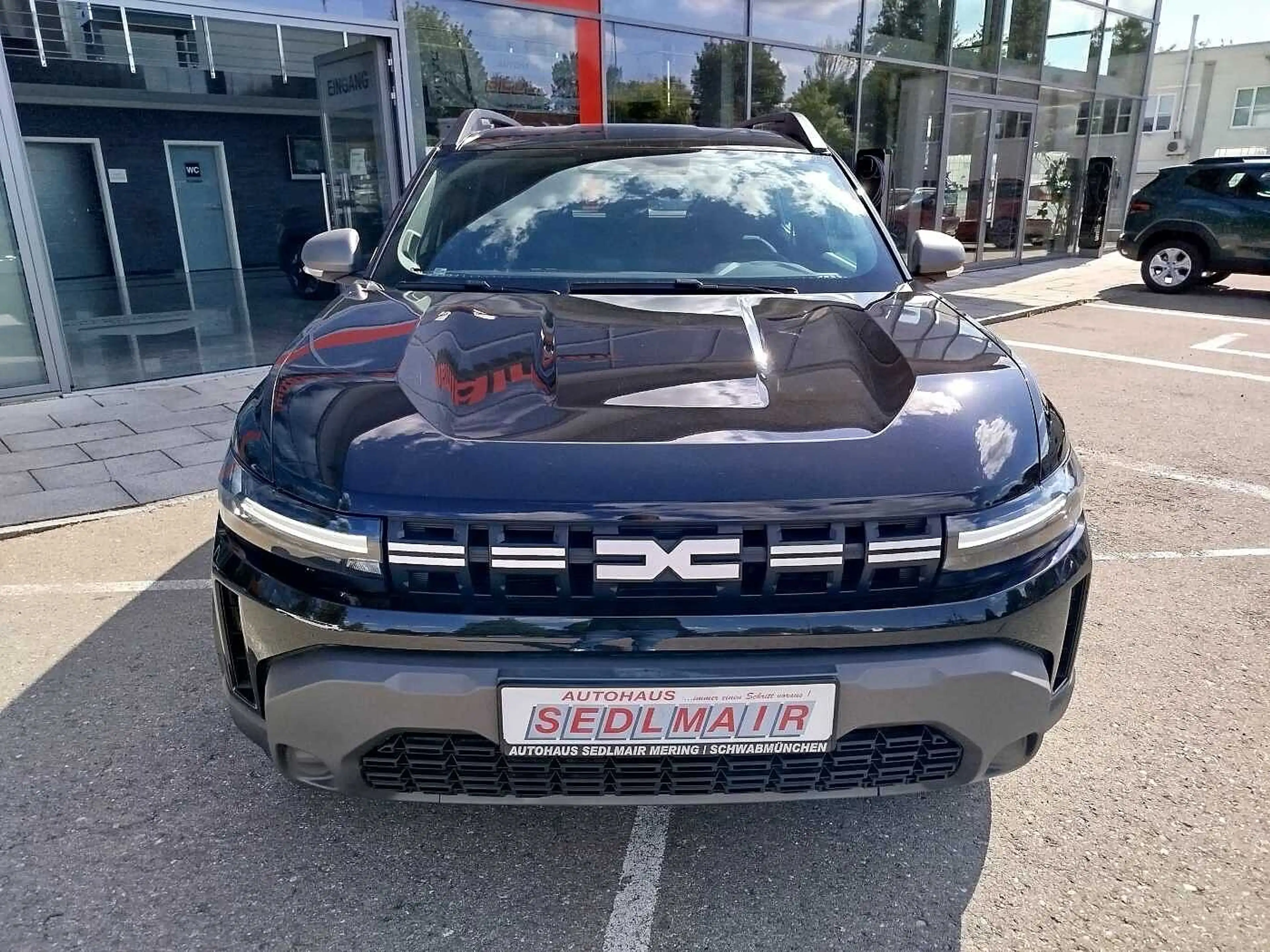 Dacia Duster Expression hybrid-G 150 4x4 *Winterpaket* — photo 2
