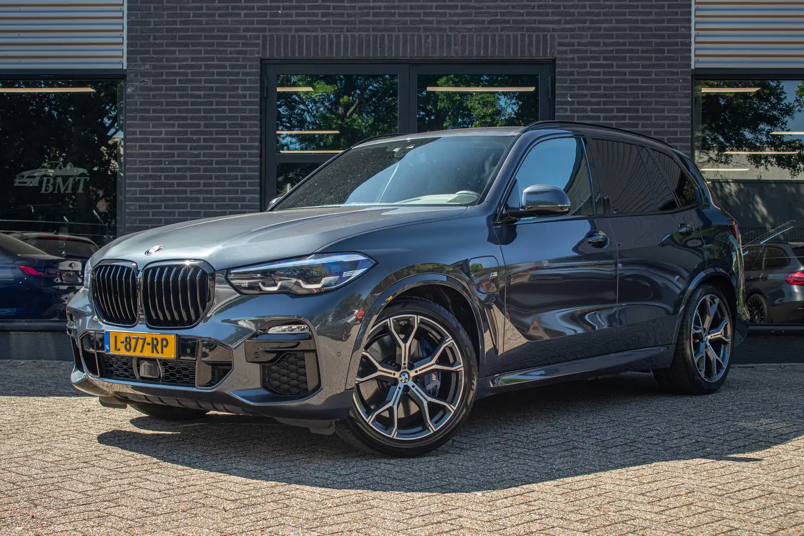 BMW X5 xDrive45e High Executive M Sport / Adaptive / Trek Grijs - 2