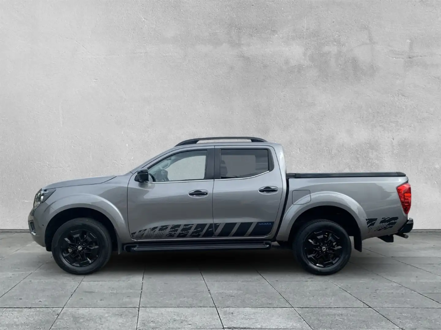 Nissan Navara 2.3 dCi NP300 Double Cab 4x4 N-Guard AHK Grau - 2