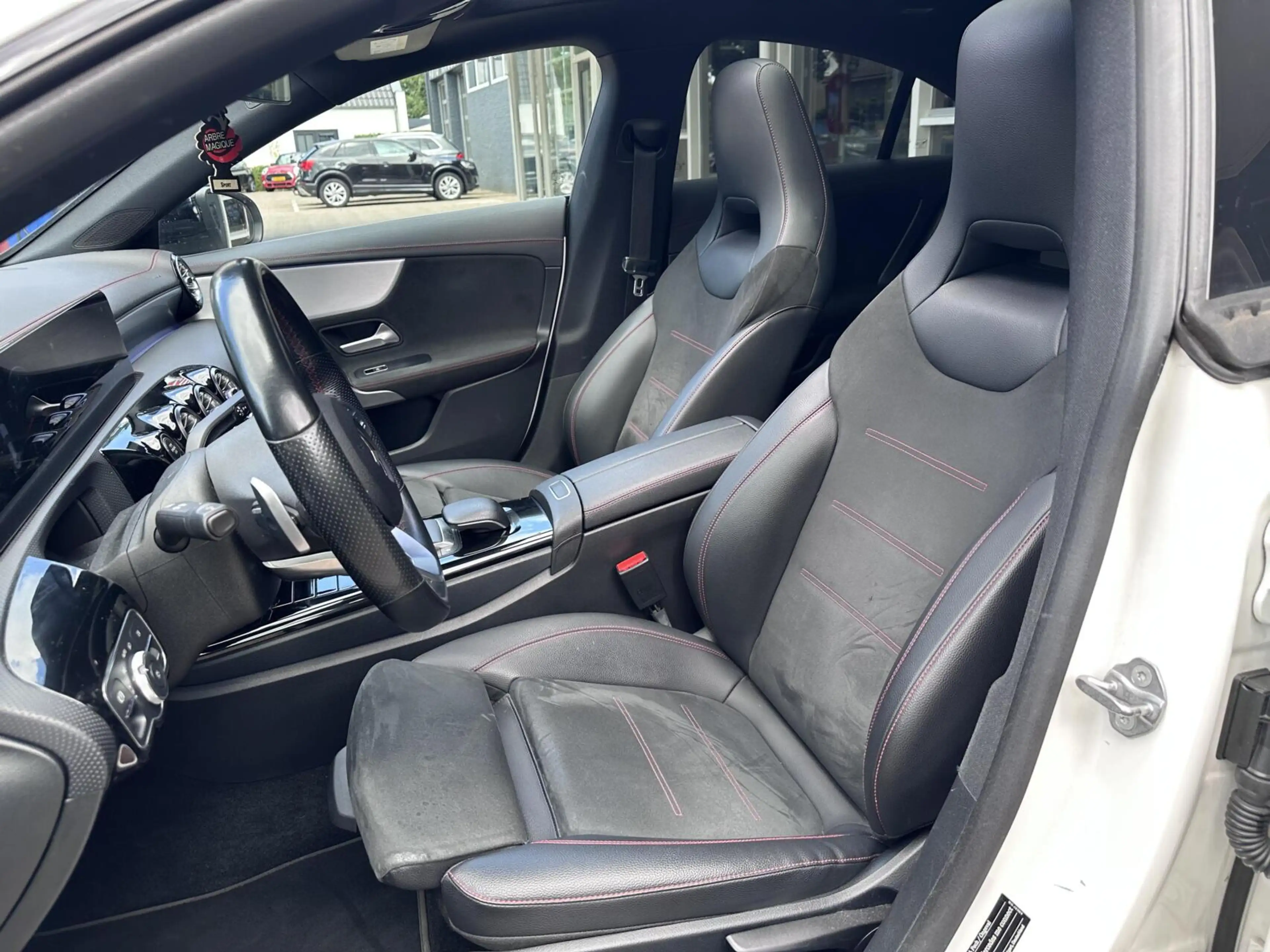Mercedes-Benz CLA 200 AMG-Line Led, Pano, Sfeerverlichting, Camera, LM.. — photo 4