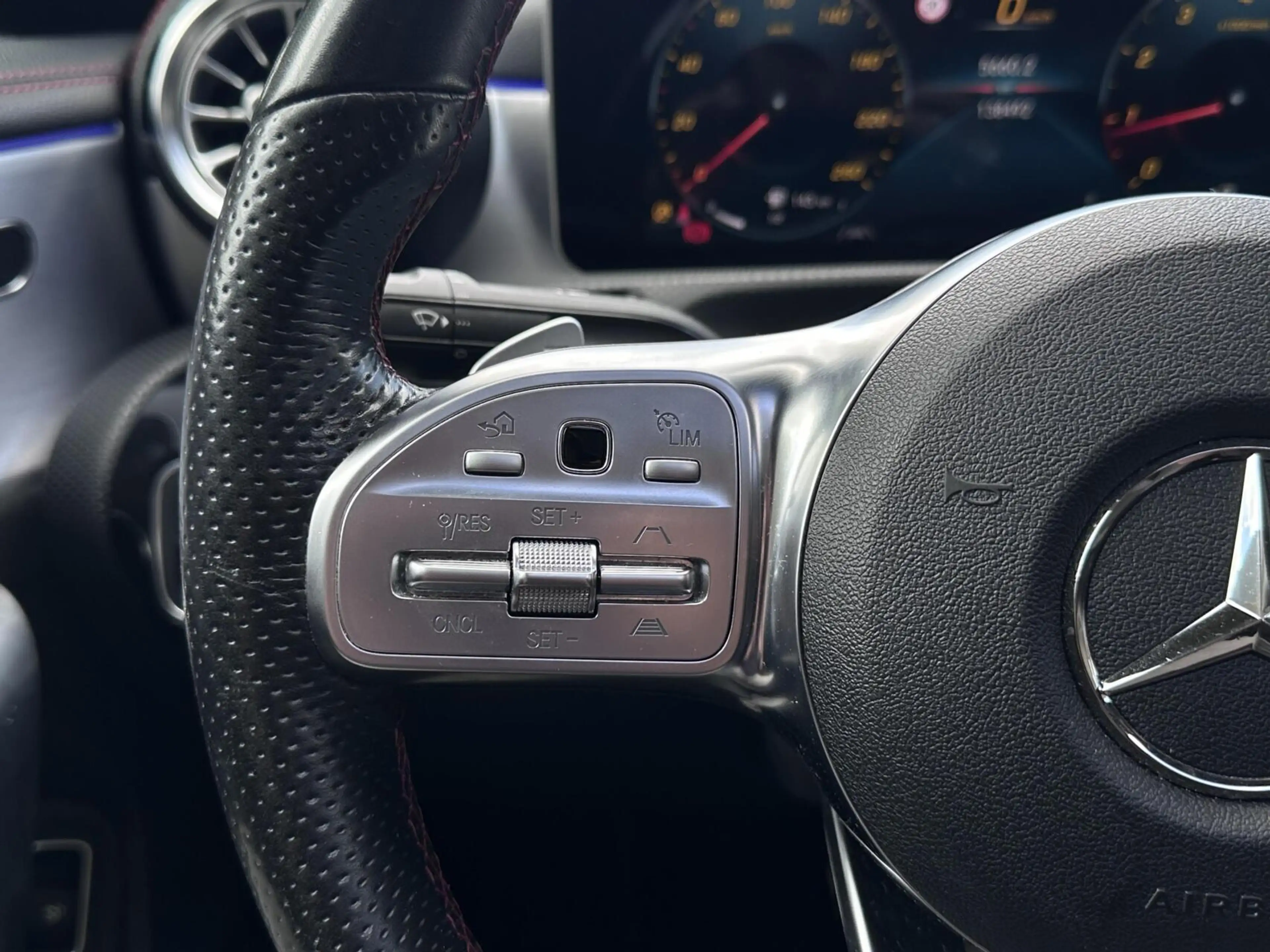 Mercedes-Benz CLA 200 AMG-Line Led, Pano, Sfeerverlichting, Camera, LM.. — photo 13