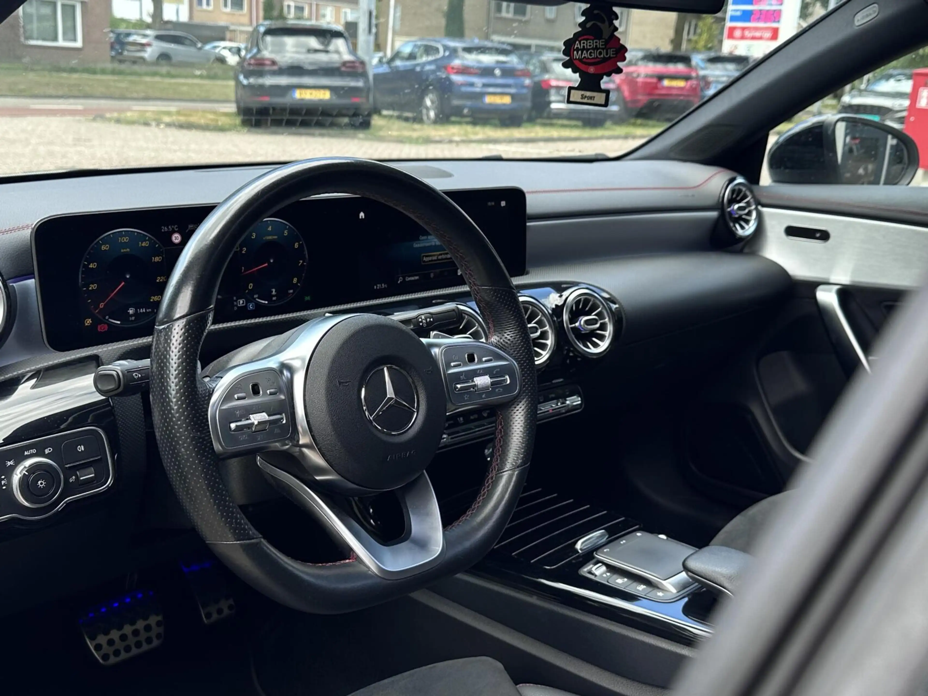 Mercedes-Benz CLA 200 AMG-Line Led, Pano, Sfeerverlichting, Camera, LM.. — photo 2