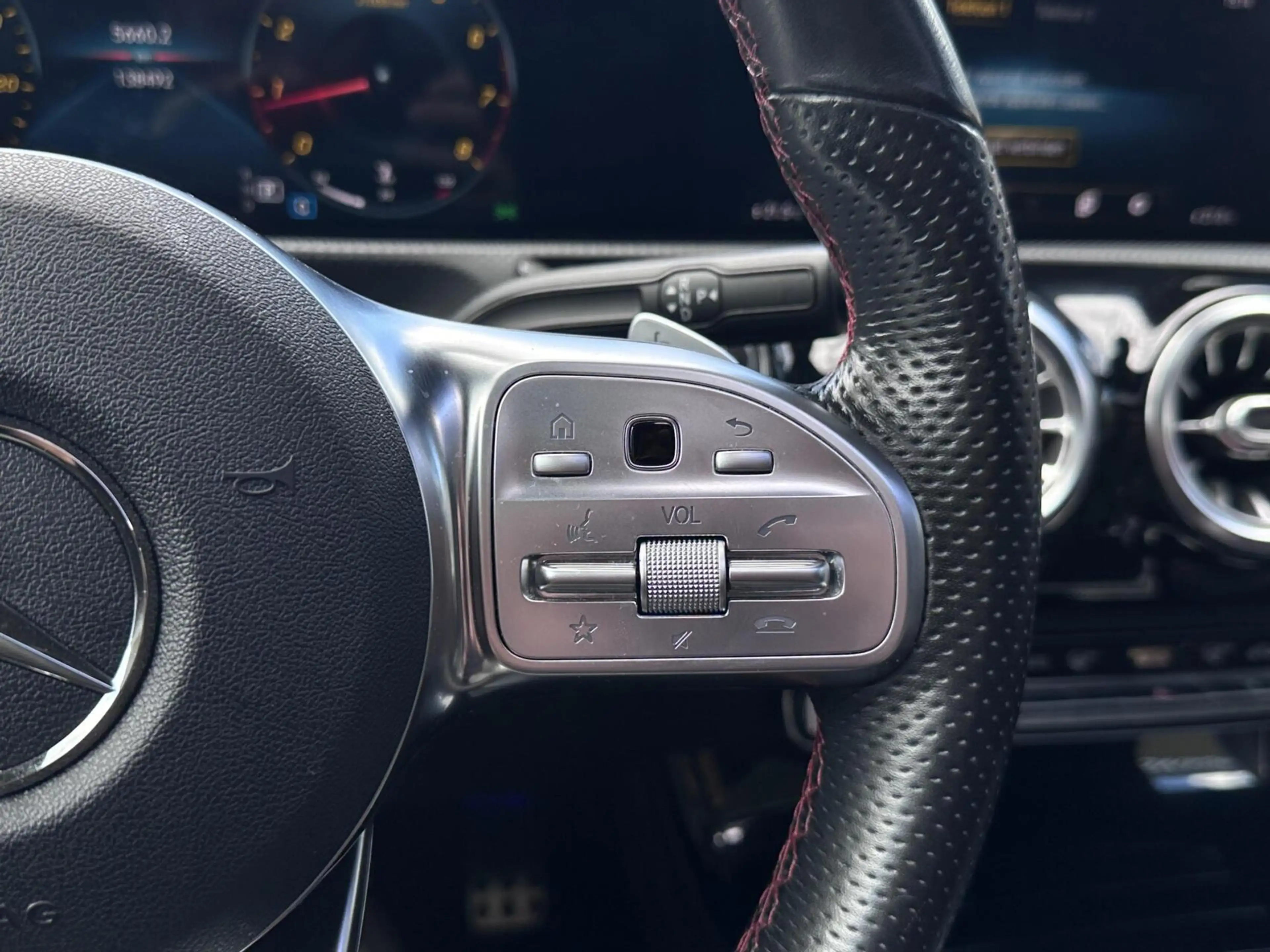 Mercedes-Benz CLA 200 AMG-Line Led, Pano, Sfeerverlichting, Camera, LM.. — photo 14