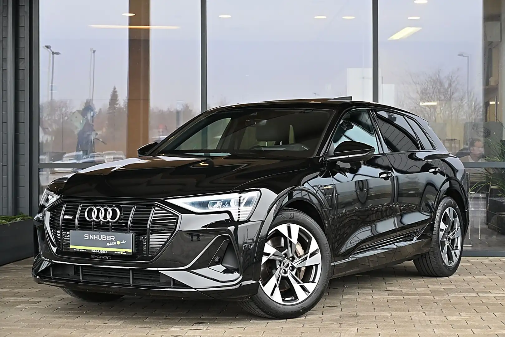 Audi e-tron 55 quattro 95kWh S-line NP €109k ACC, AHK, Matr... Schwarz - 1