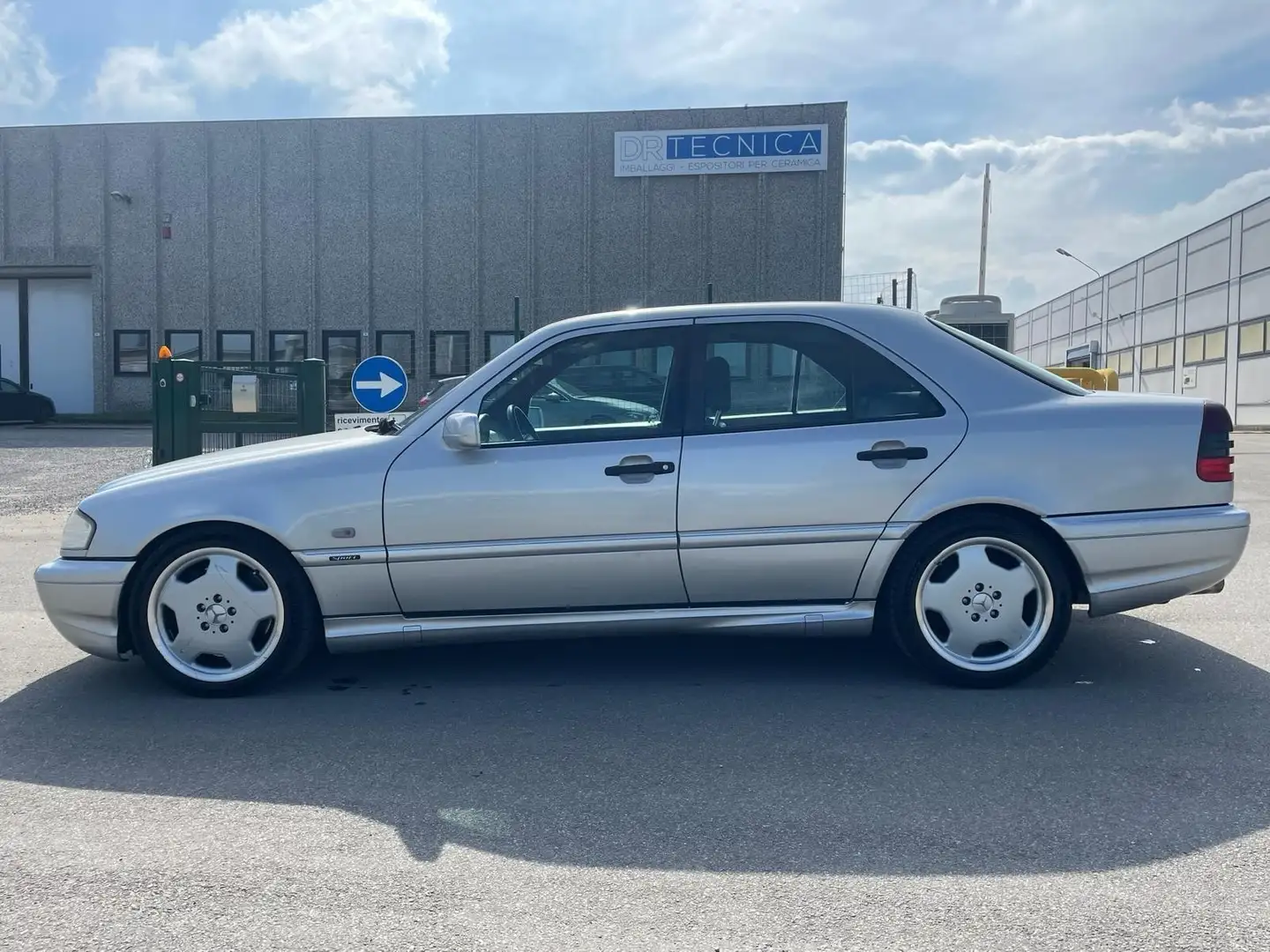 Mercedes-Benz C 43 AMG srebrna - 2