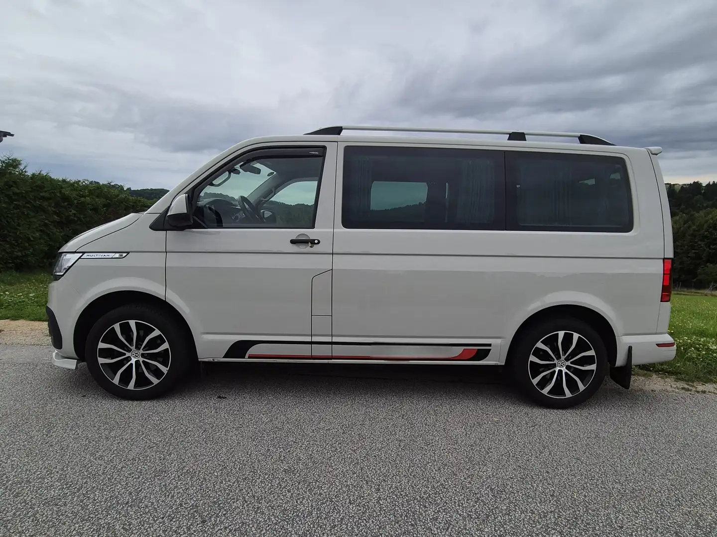 Volkswagen T6.1 Multivan Multivan T6.1 Kurz 4MOTION PanAmericana Beige - 2