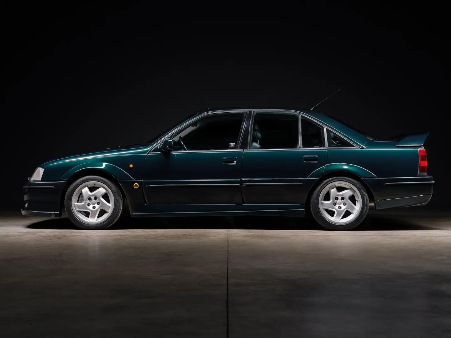 Opel Omega Lotus 3.6L inline-six Turbo Vert - 2