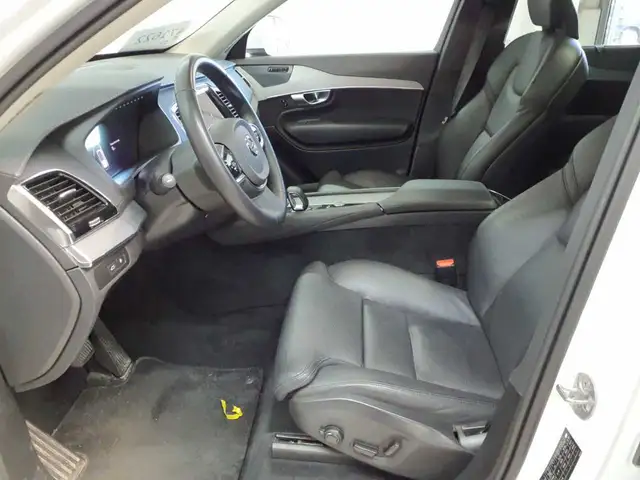 Volvo XC90 view 8