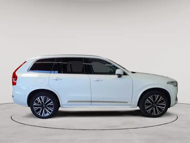Volvo XC90 view 3