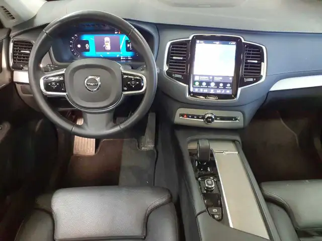 Volvo XC90 view 9