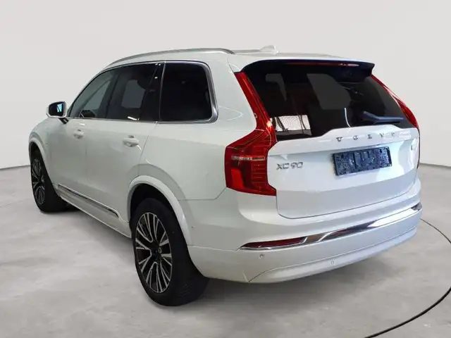 Volvo XC90 view 5