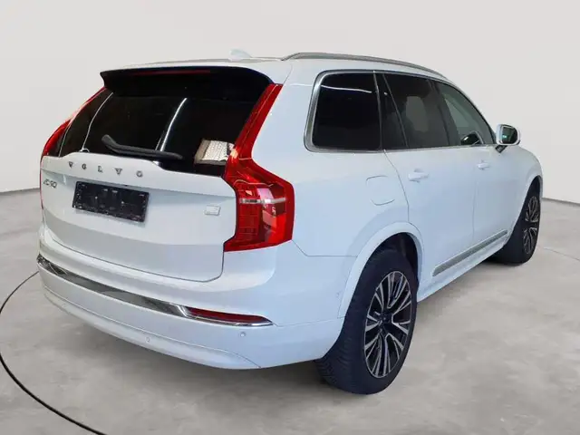 Volvo XC90 view 4