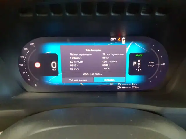 Volvo XC90 view 11