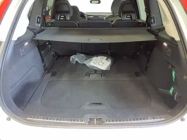 Volvo XC90 view 15
