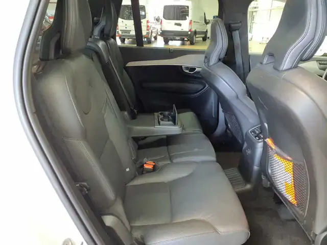 Volvo XC90 view 13