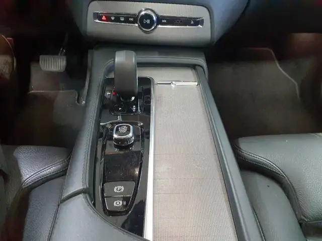 Volvo XC90 view 10