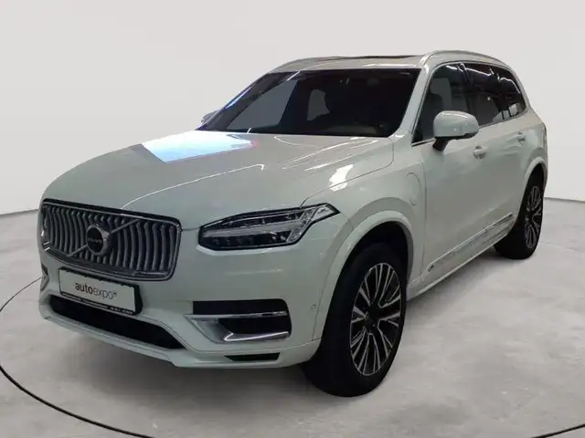 Volvo XC90 view 2