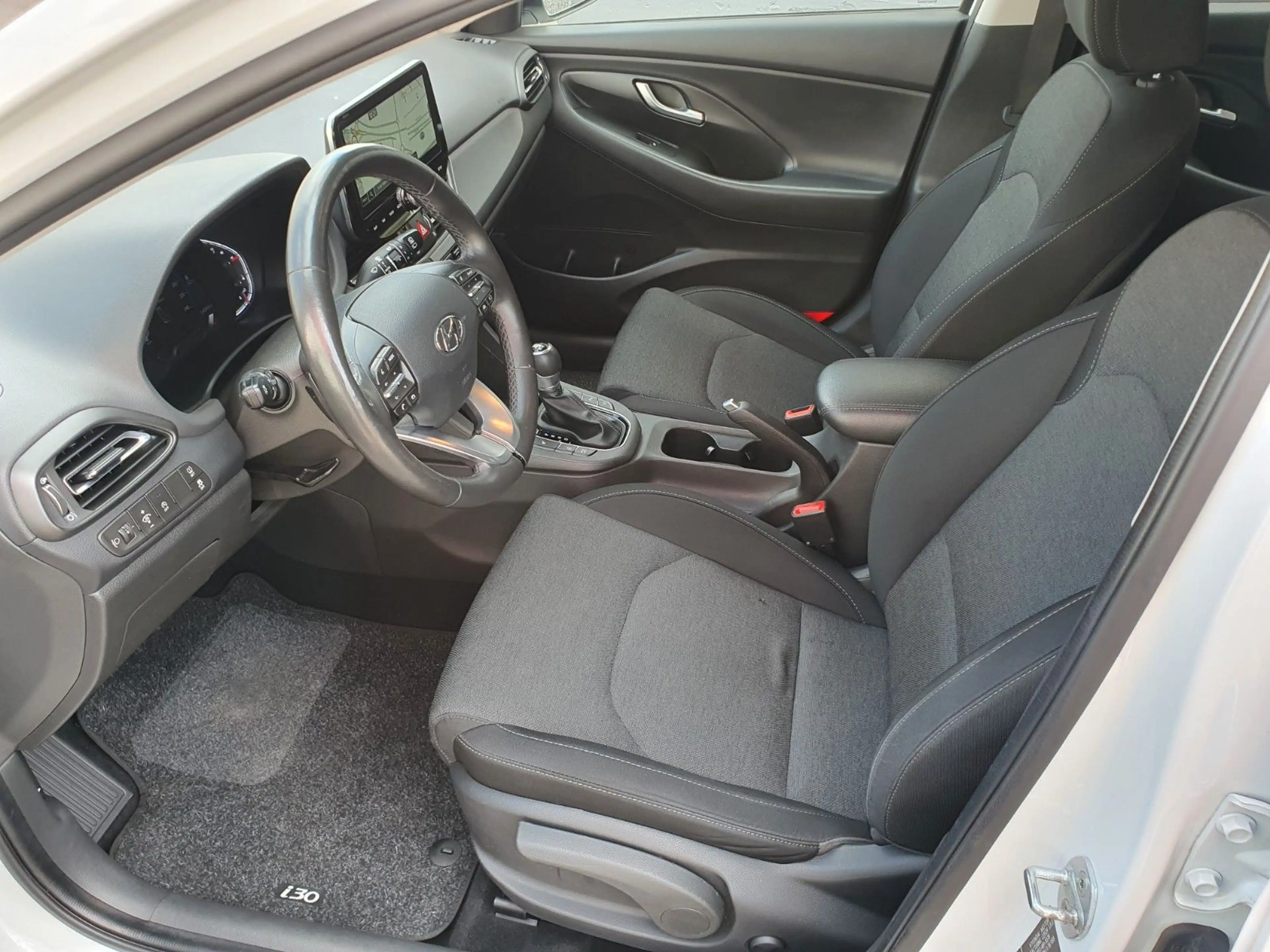 Hyundai i30 Edition 30+ Automatik Sehr sauber — photo 9