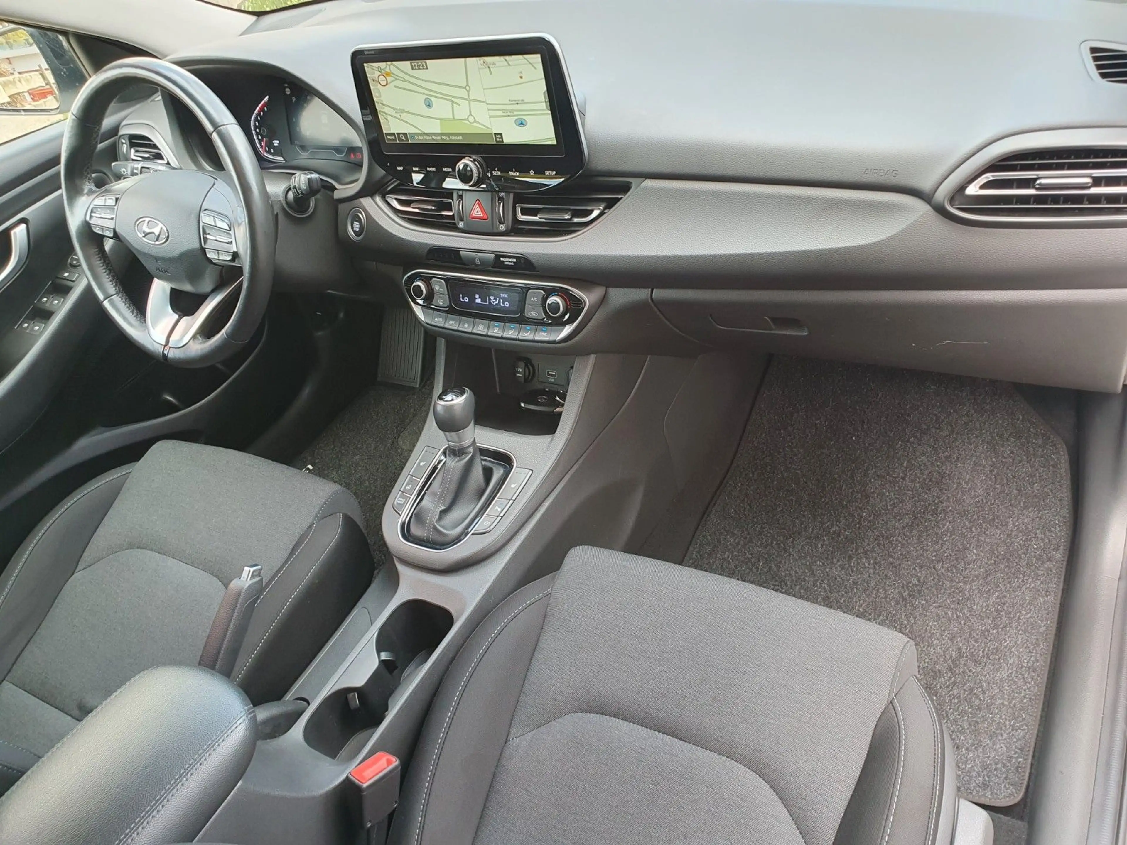 Hyundai i30 Edition 30+ Automatik Sehr sauber — photo 12