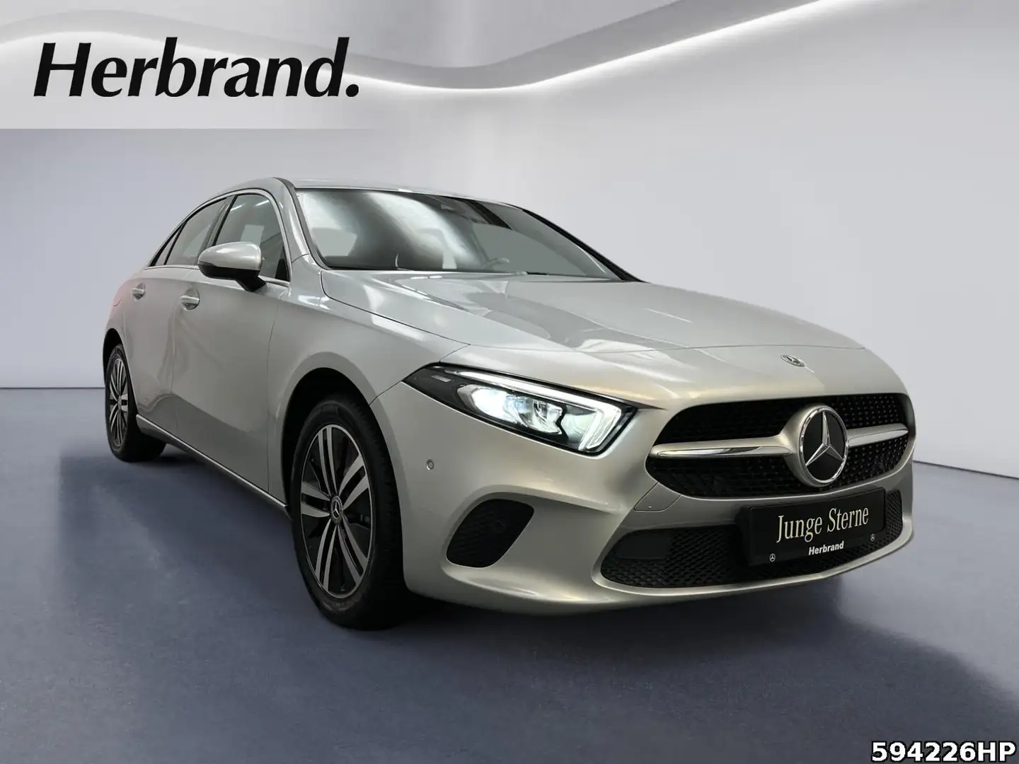 Mercedes-Benz A 250 Progressive LED Kamera Advanced Sounds. Silber - 2