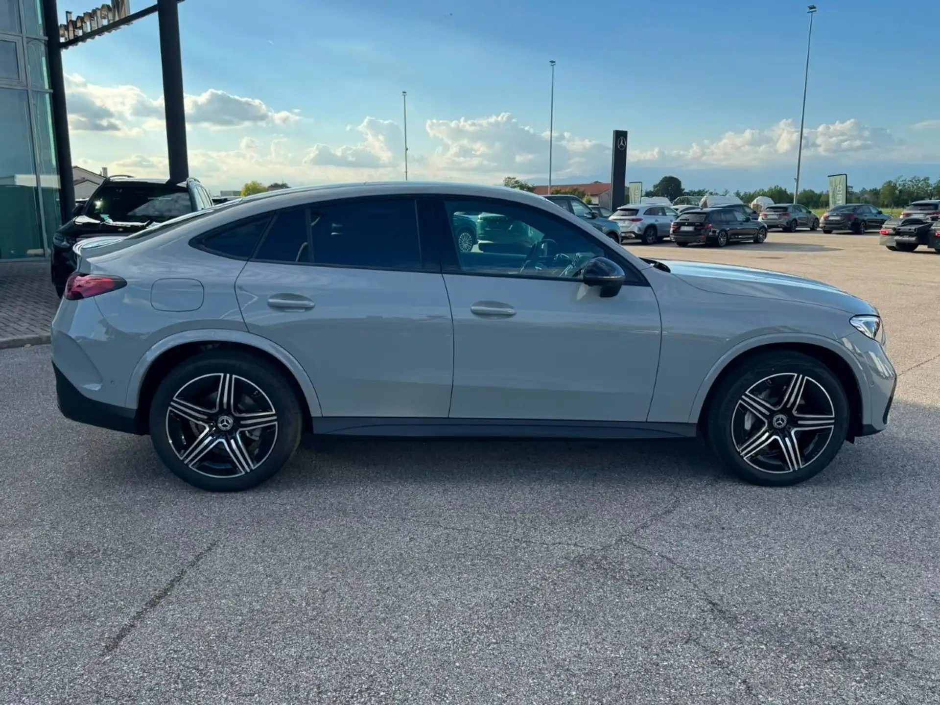벤츠 Mercedes-Benz GLC 2026 회색 사진 2
