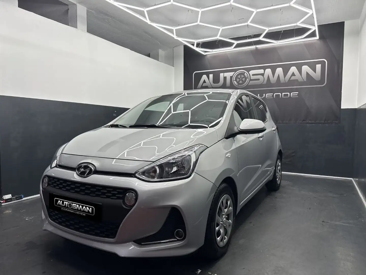 Hyundai i10 1.0 Go Gris - 2
