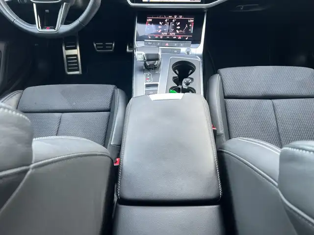 Audi A6 view 10