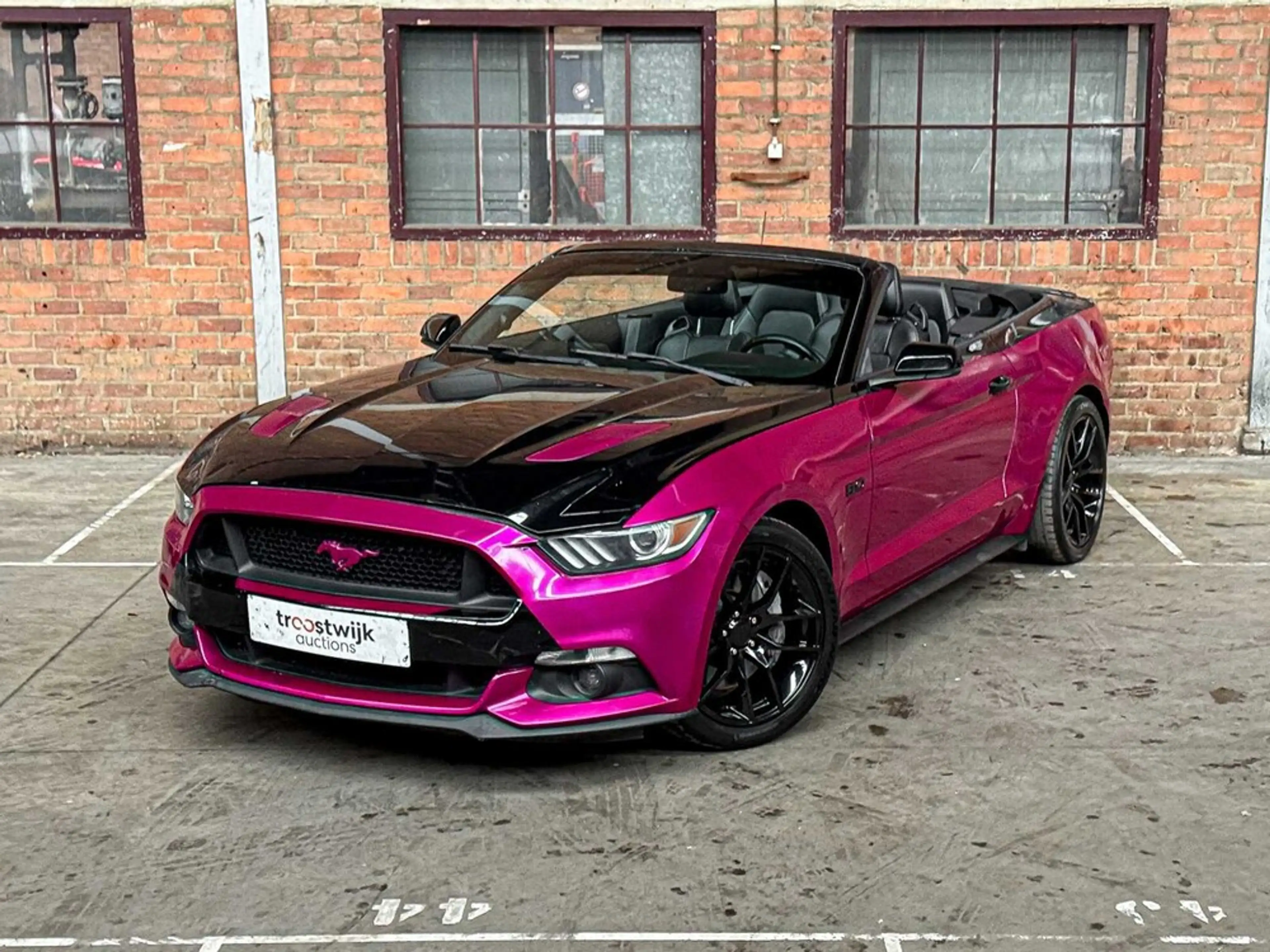 Ford Mustang GT — photo 3