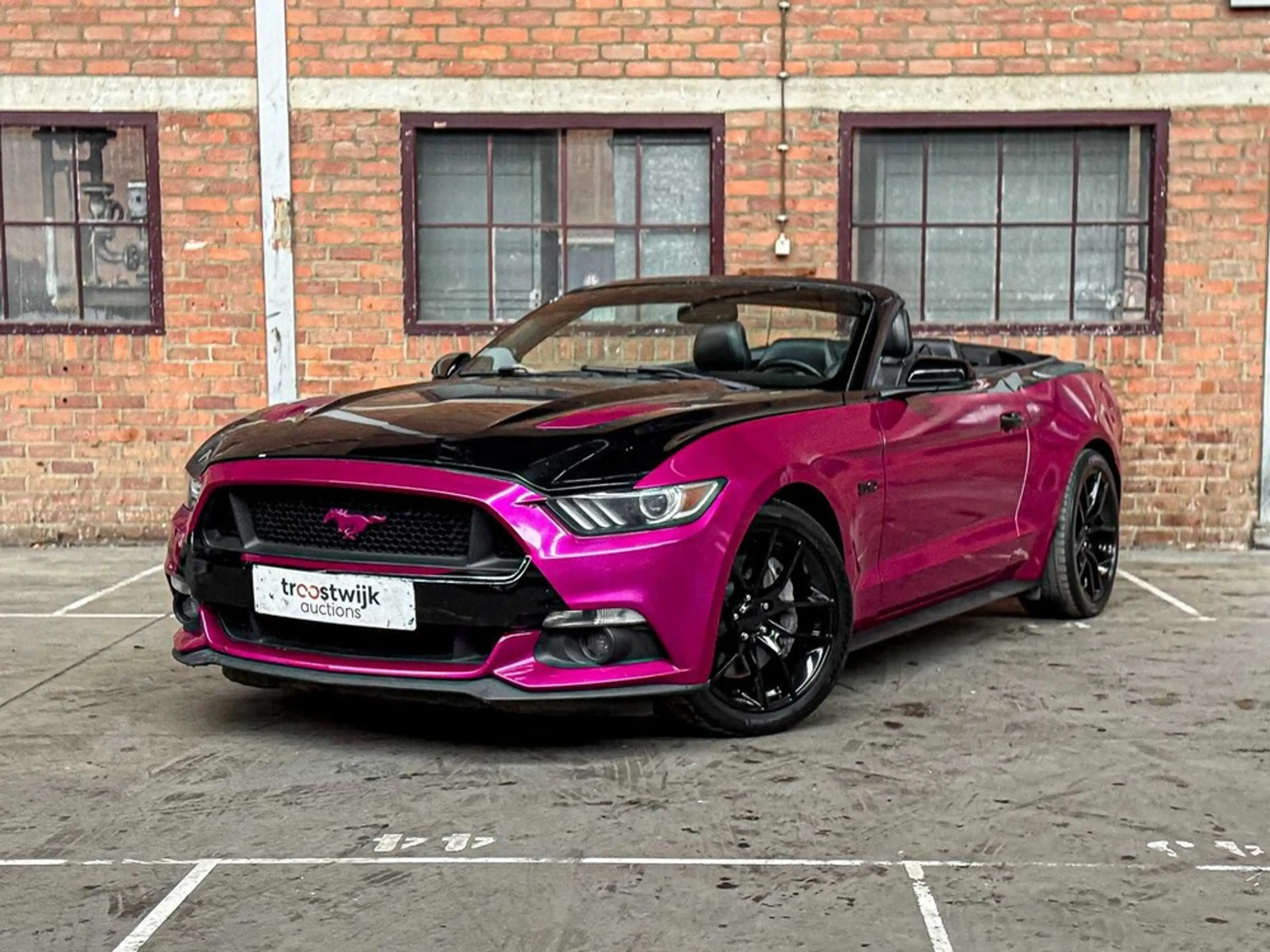 Ford Mustang GT — photo 2