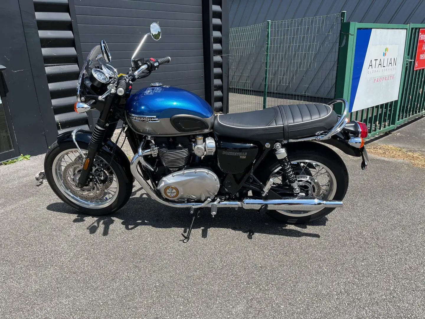 Triumph Bonneville T120 - 1