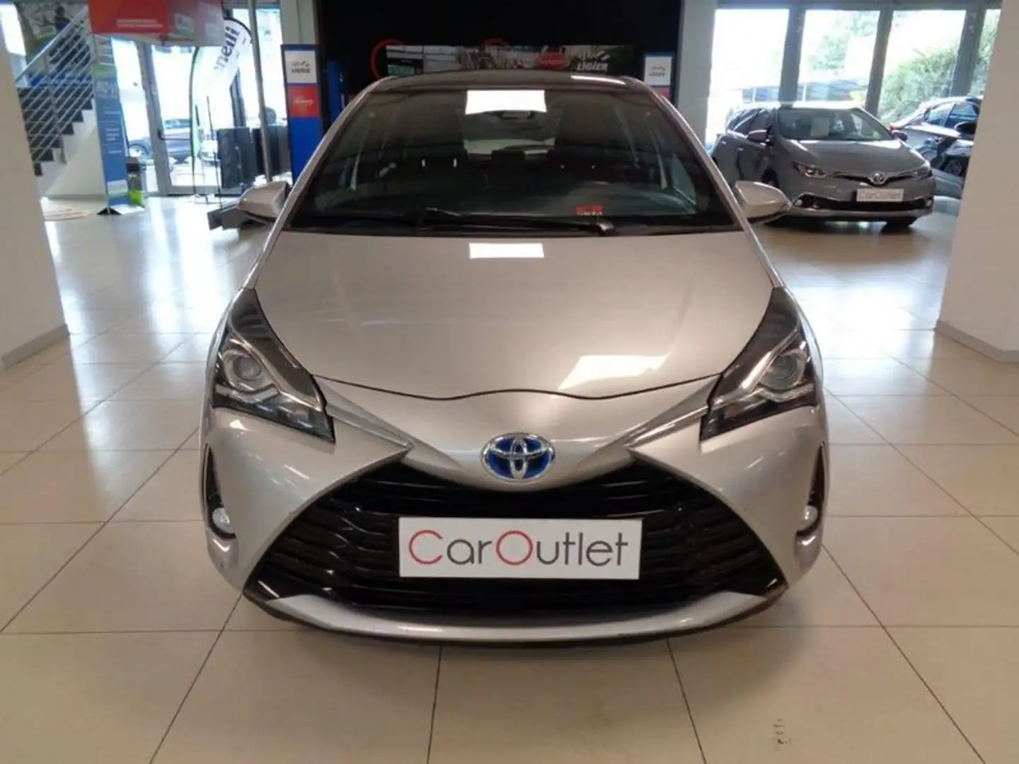 Toyota Yaris 1.5 Hybrid 5 porte Style Grigio - 2