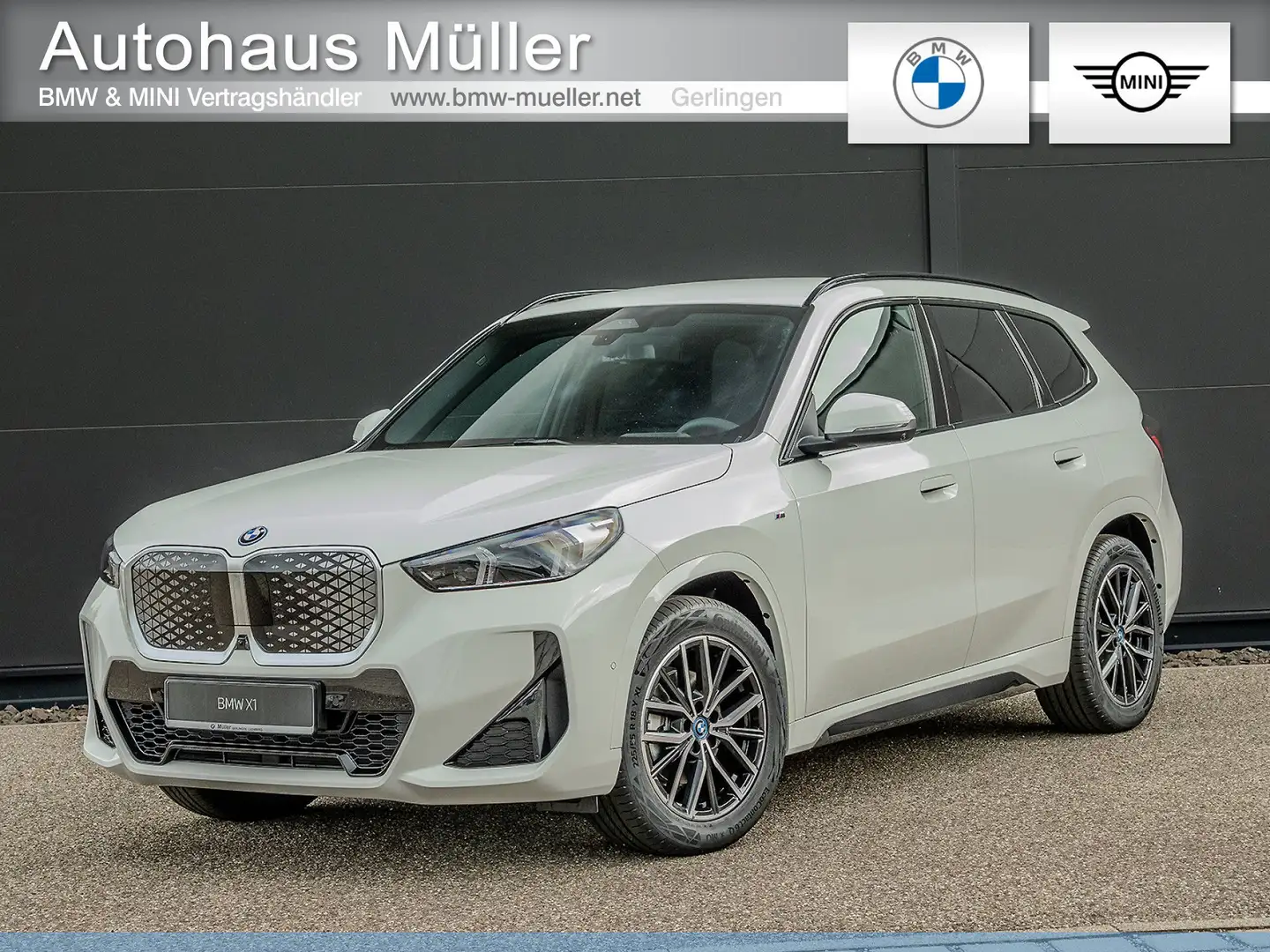 BMW iX1 eDrive20 M Sport HeadUp Memory H/K Inno ACC Weiß - 1