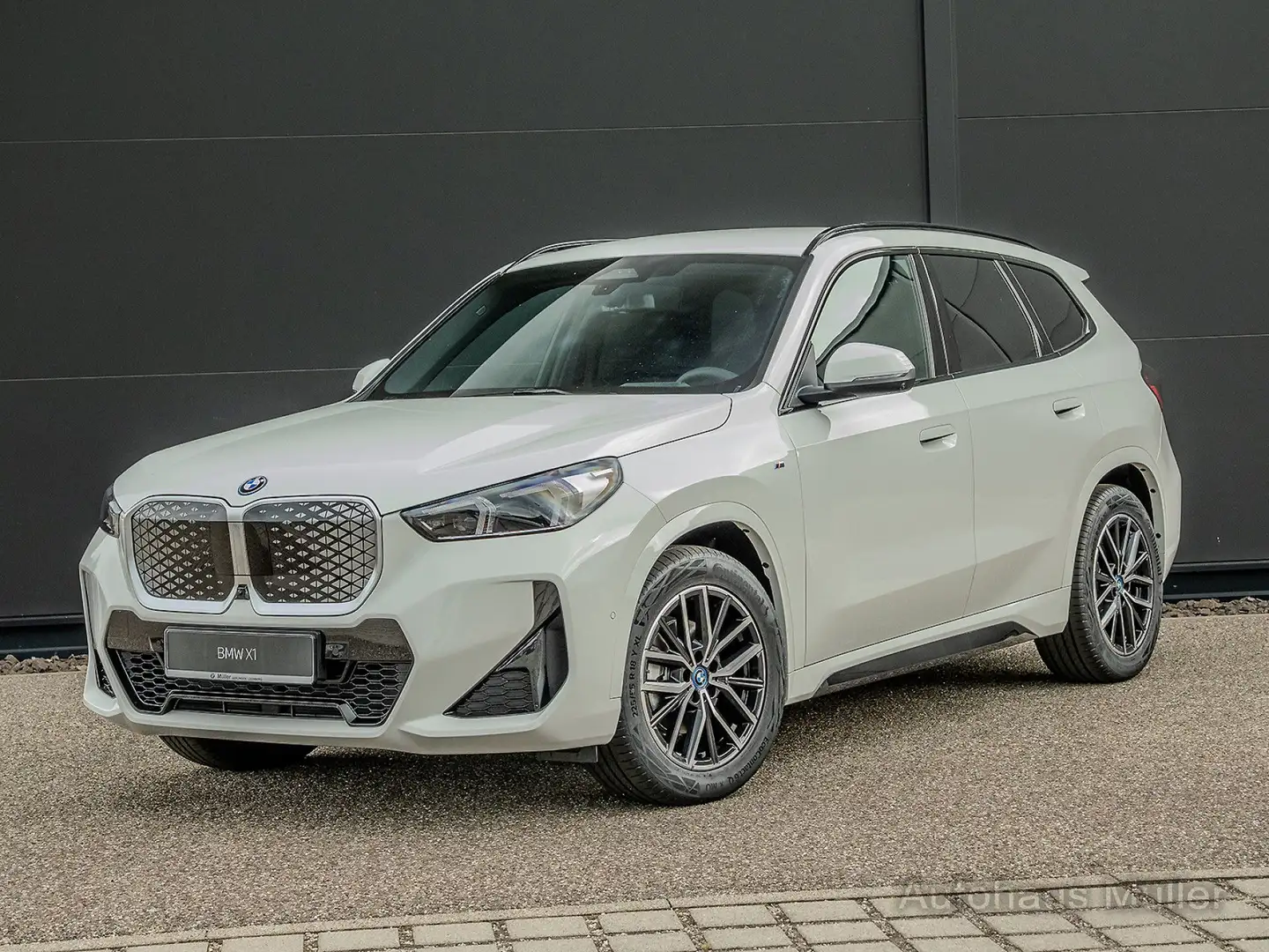 BMW iX1 eDrive20 M Sport HeadUp Memory H/K Inno ACC Weiß - 2