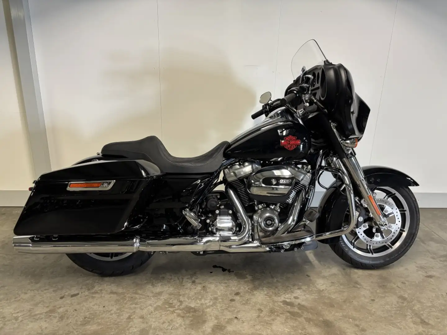 Harley-Davidson Electra Glide TOURING FLHT STANDARD Noir - 1