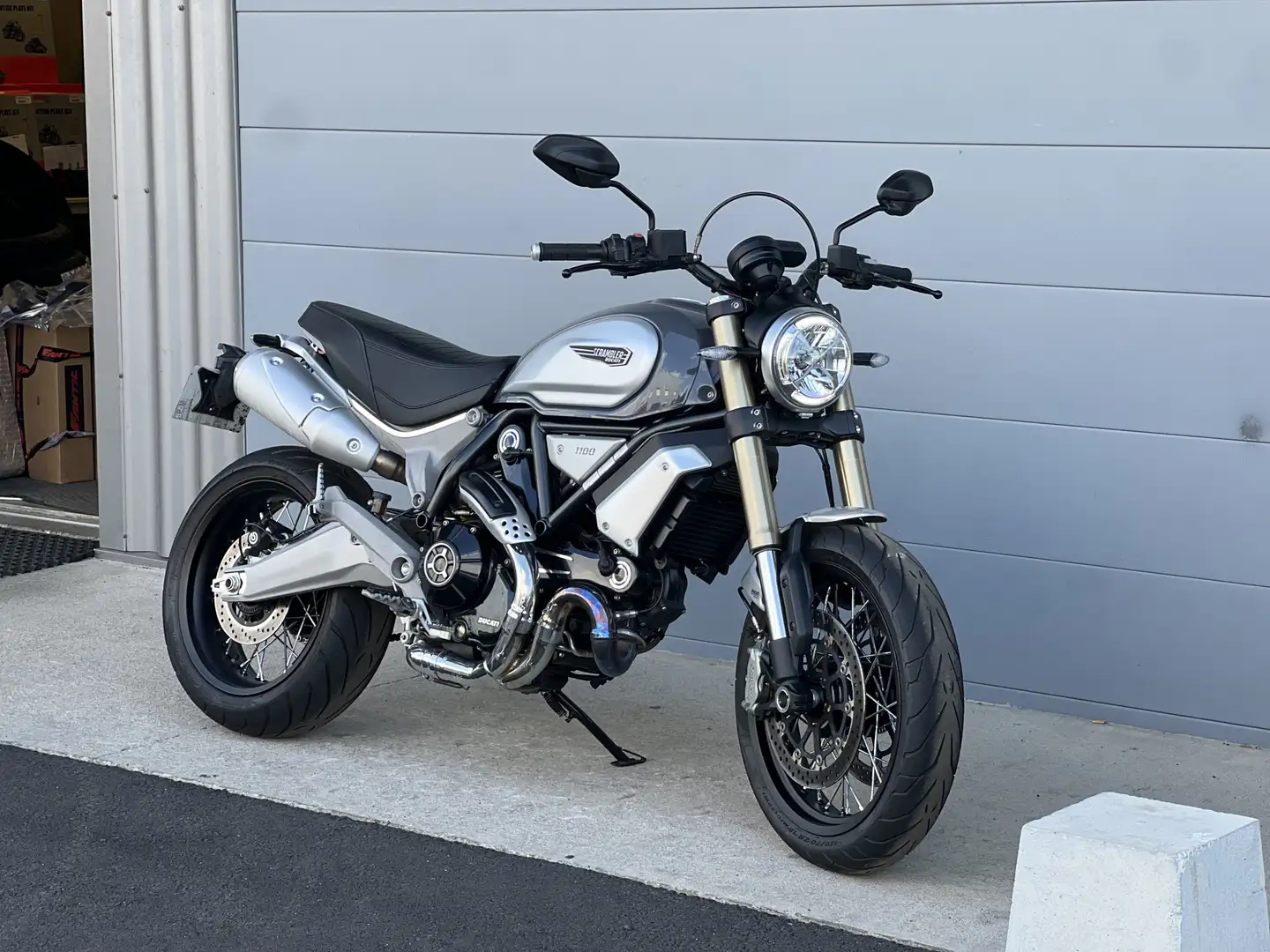 Ducati Scrambler Gri - 2