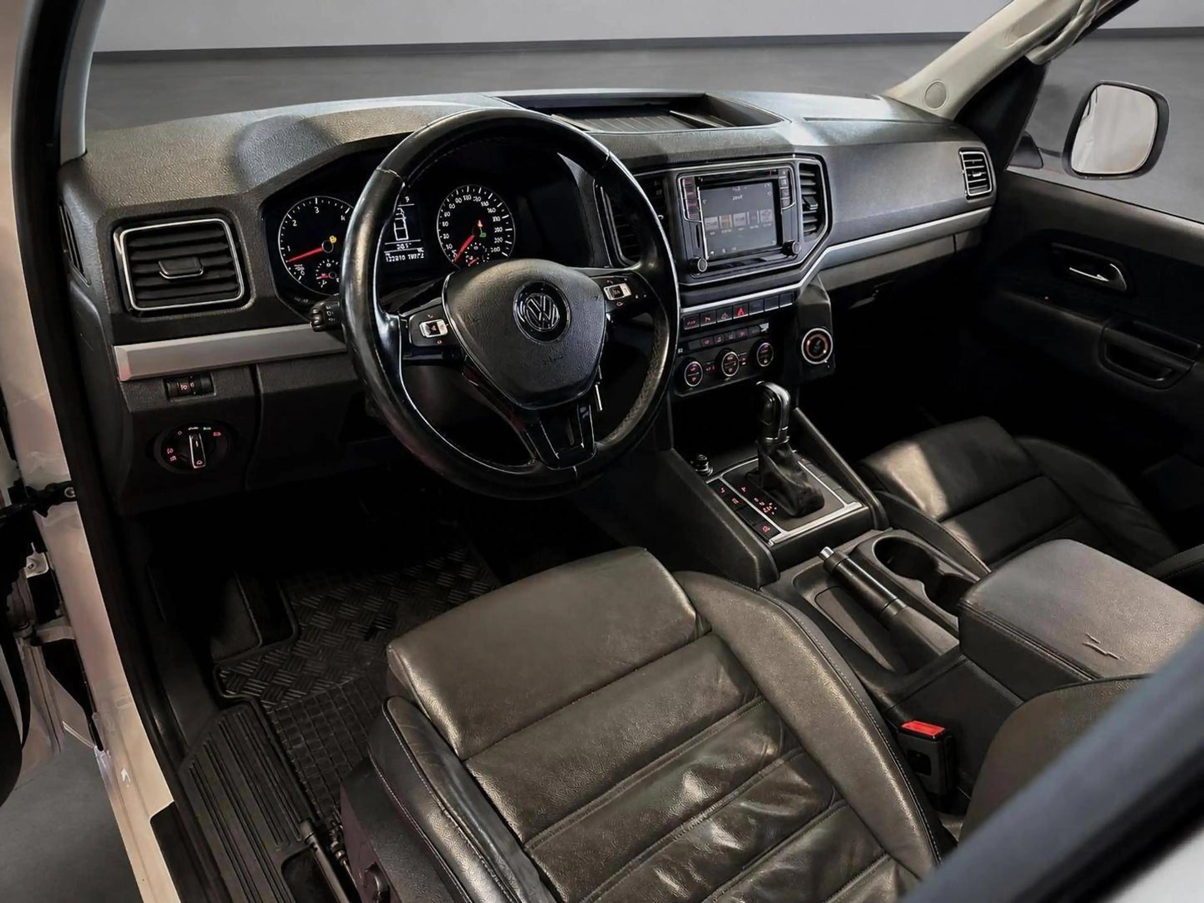 Volkswagen Amarok Highline DoubleCab 4Motion — photo 12